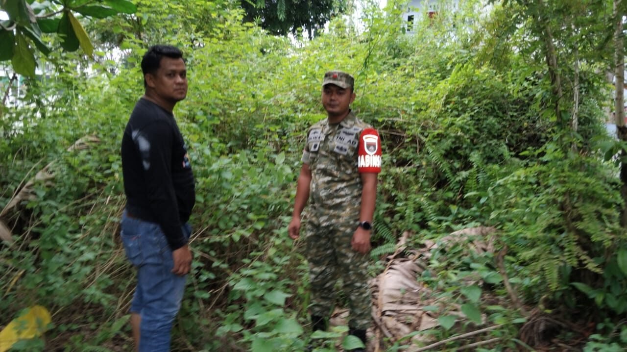 Babinsa Patroli Cegah Karhutla Di Wilayah Desa Sebauk